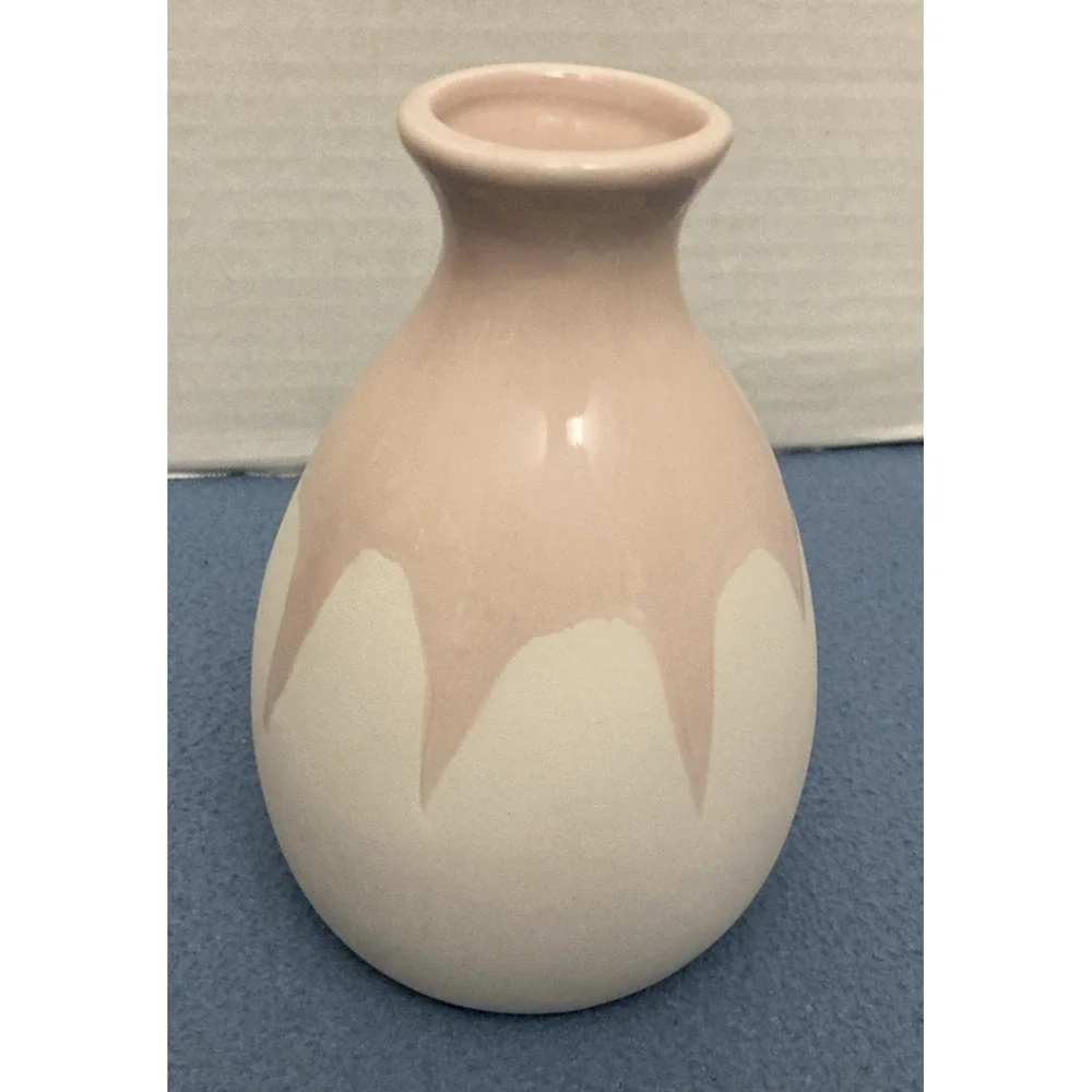 Isaac Mizrahi Loves XO Sienna‎ Pottery Vase Pink & White 6.5